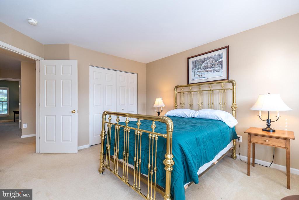 2601 CRABAPPLE CIRCLE