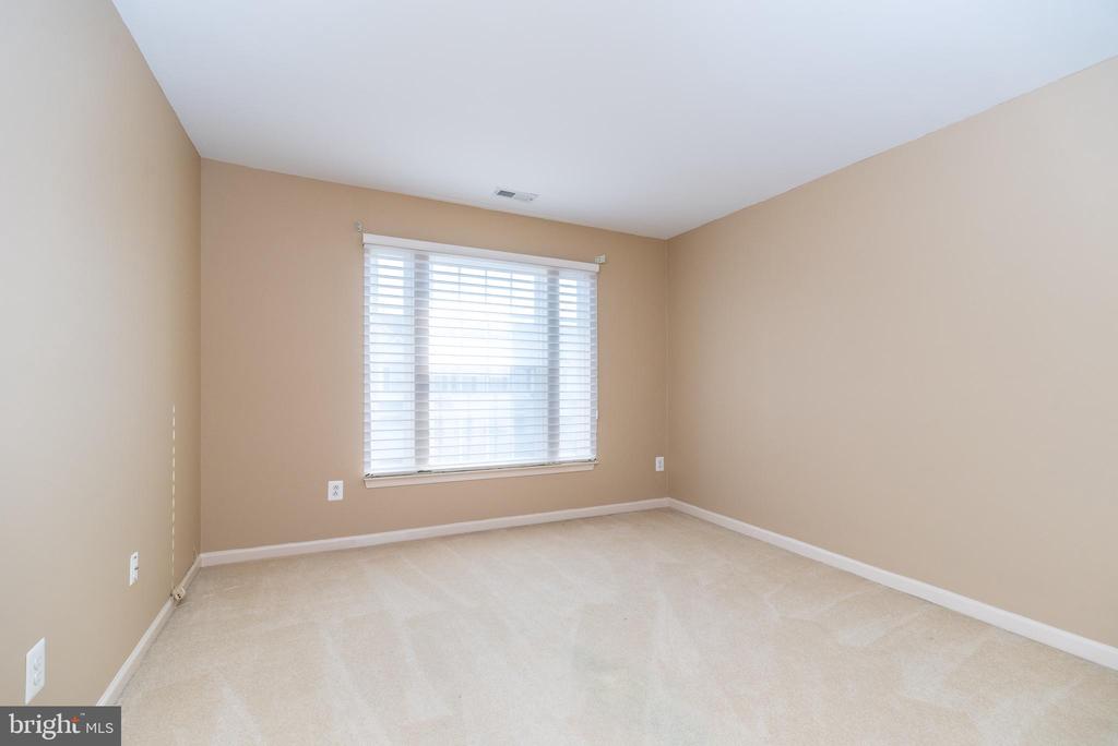 2601 CRABAPPLE CIRCLE