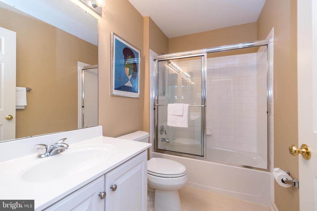 2601 CRABAPPLE CIRCLE