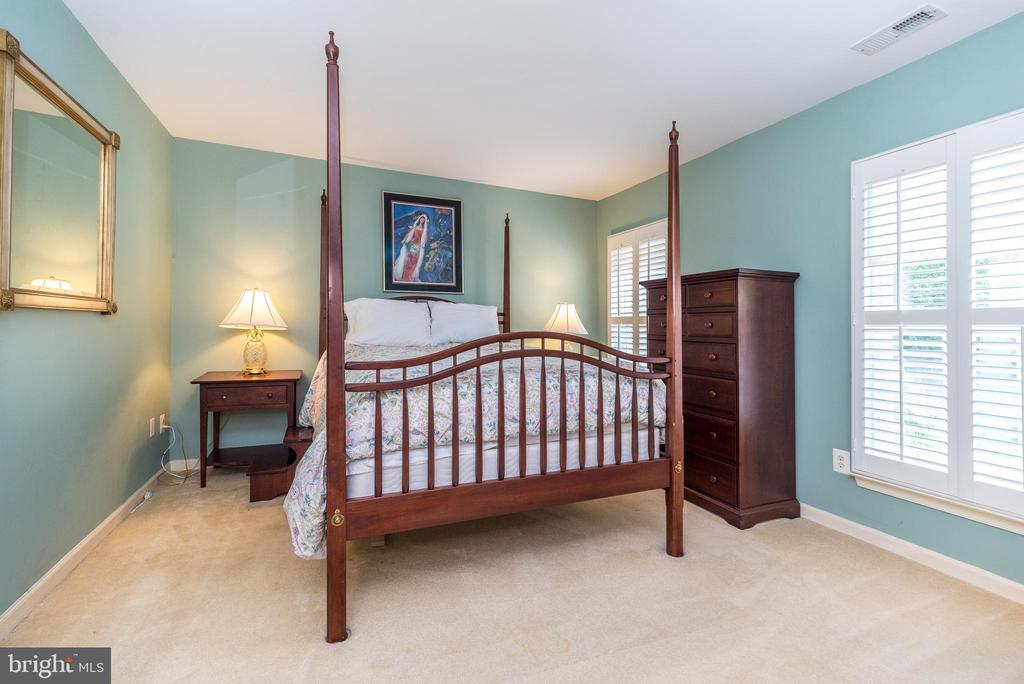 2601 CRABAPPLE CIRCLE