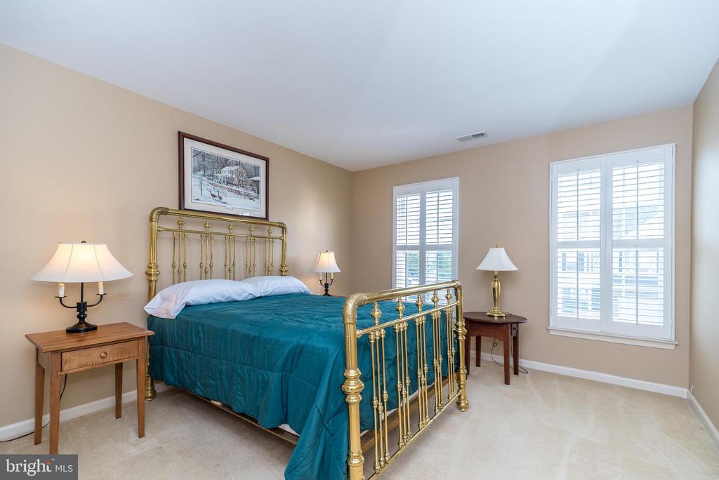 2601 CRABAPPLE CIRCLE