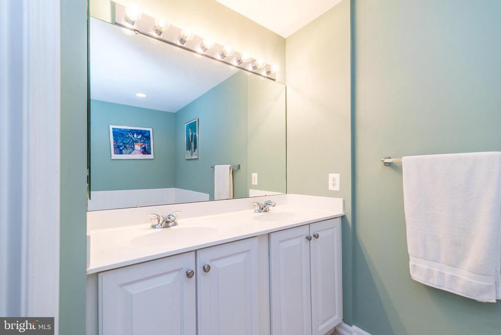 2601 CRABAPPLE CIRCLE