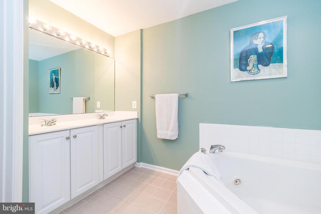 2601 CRABAPPLE CIRCLE