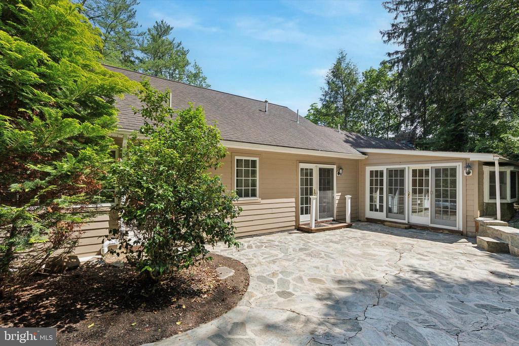 413 N WAWASET ROAD