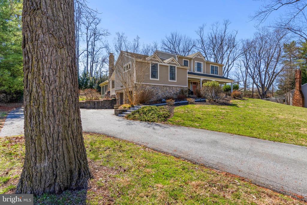 746 WESTWIND DRIVE