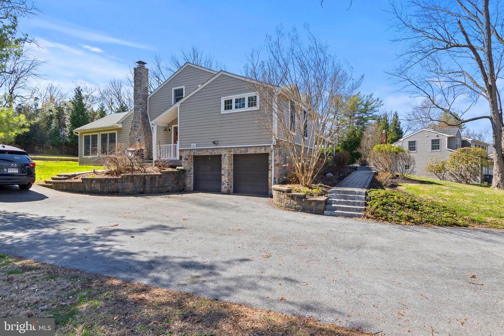 746 WESTWIND DRIVE