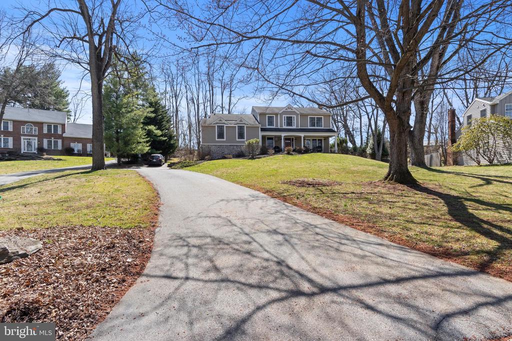 746 WESTWIND DRIVE