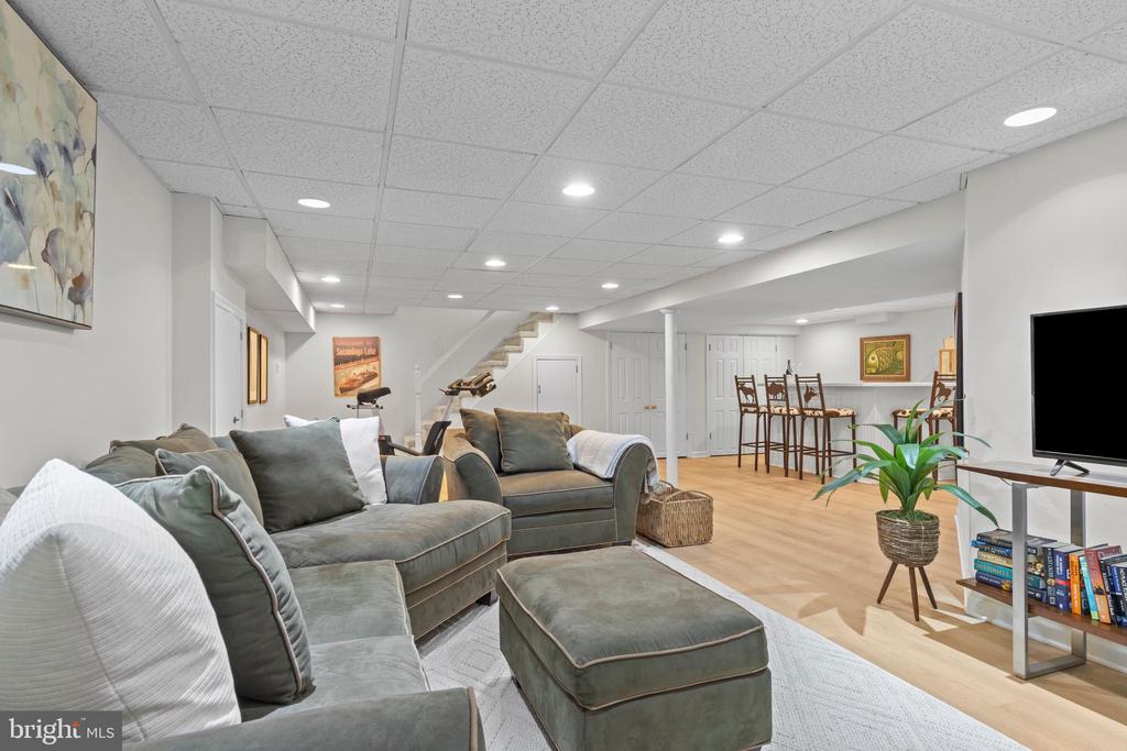 746 WESTWIND DRIVE