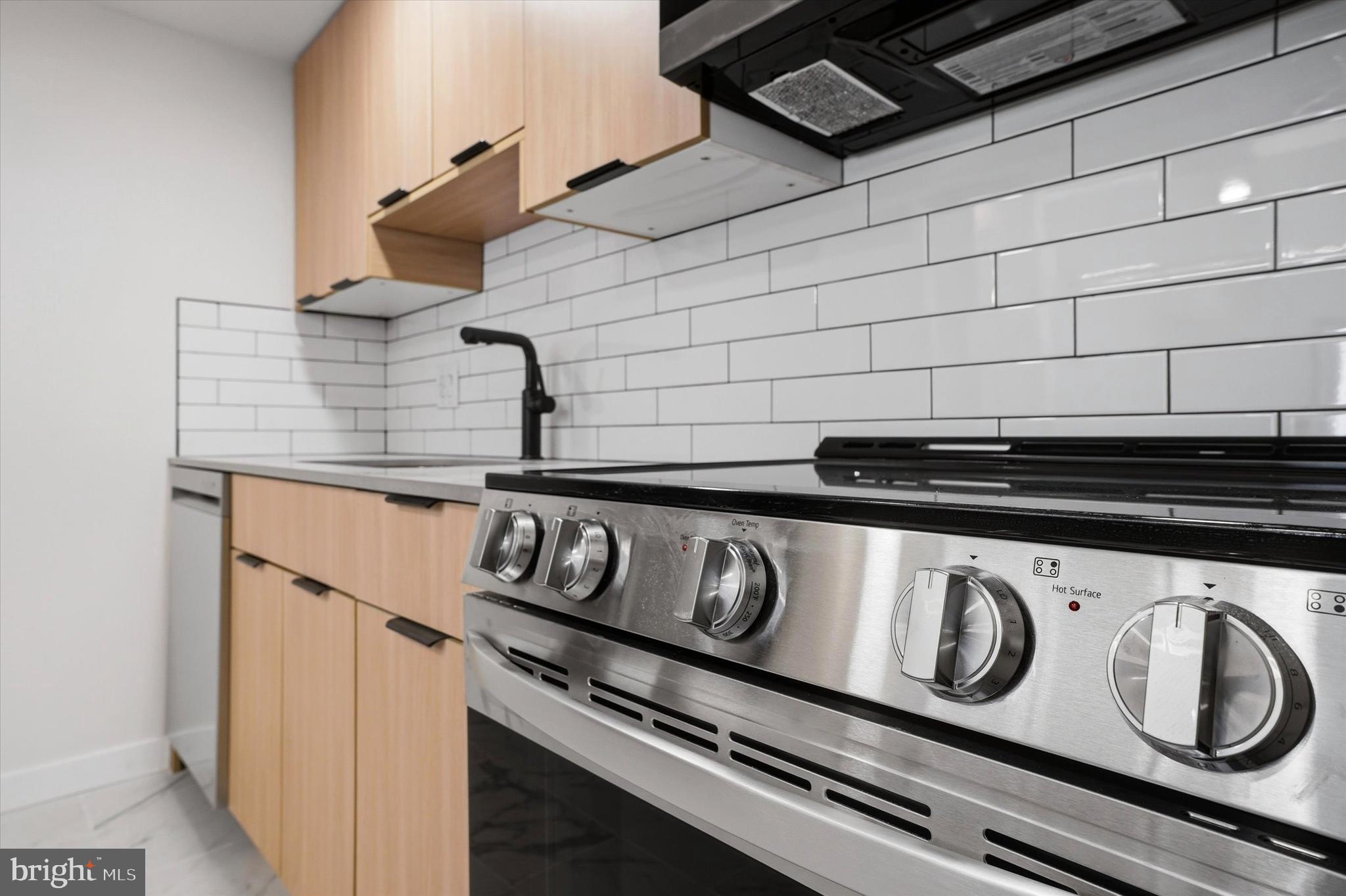 30 N WATERLOO ROAD 12
