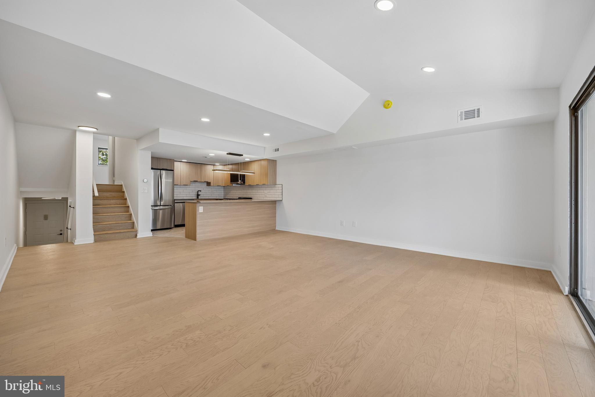 30 N WATERLOO ROAD 12
