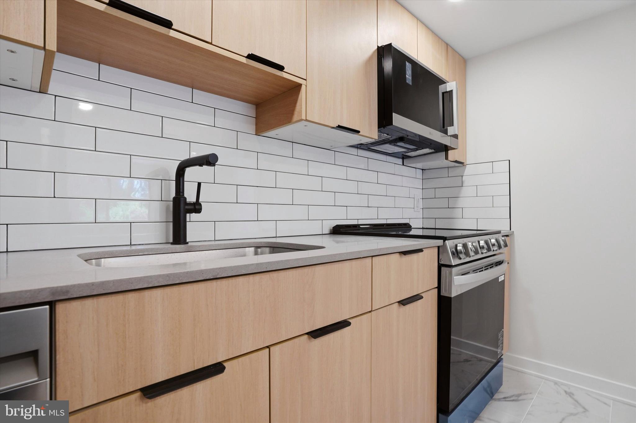 30 N WATERLOO ROAD 12