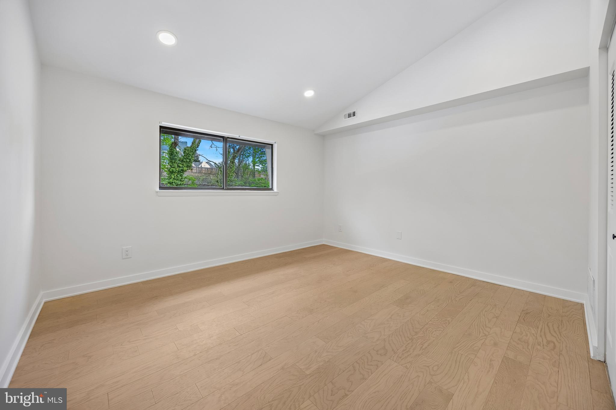 30 N WATERLOO ROAD 12