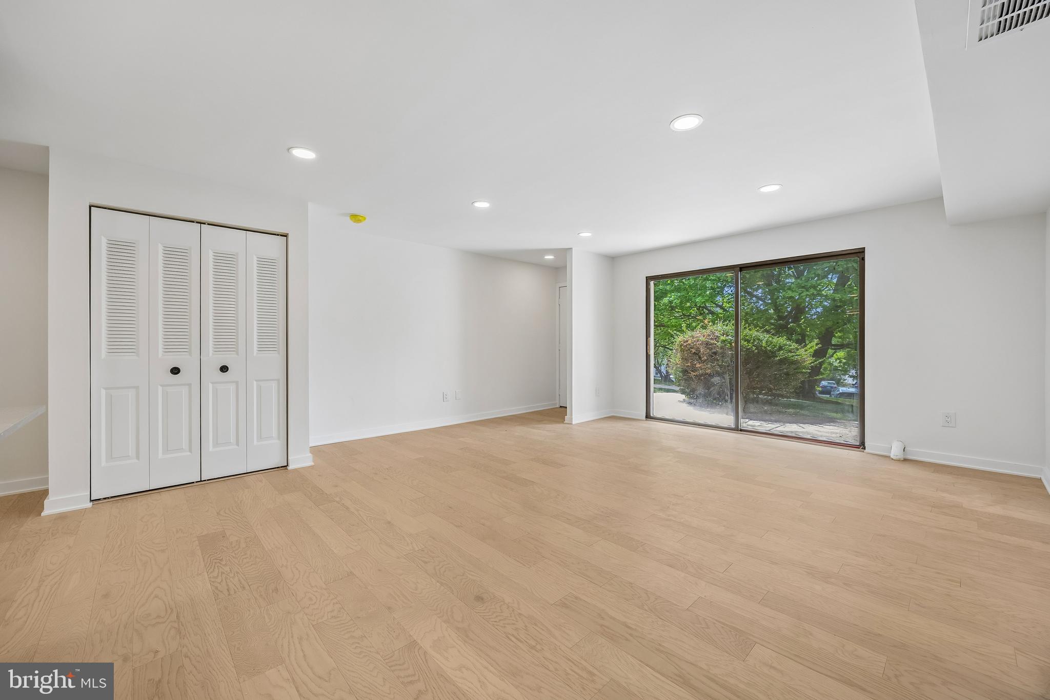 30 N WATERLOO ROAD 12