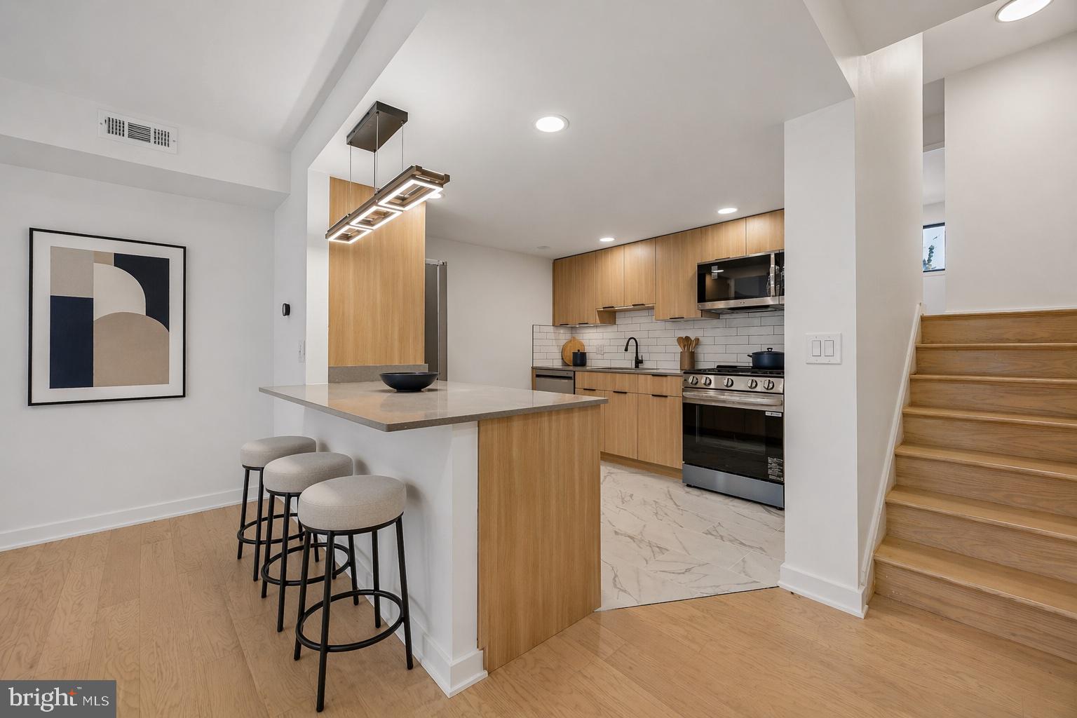30 N WATERLOO ROAD 5