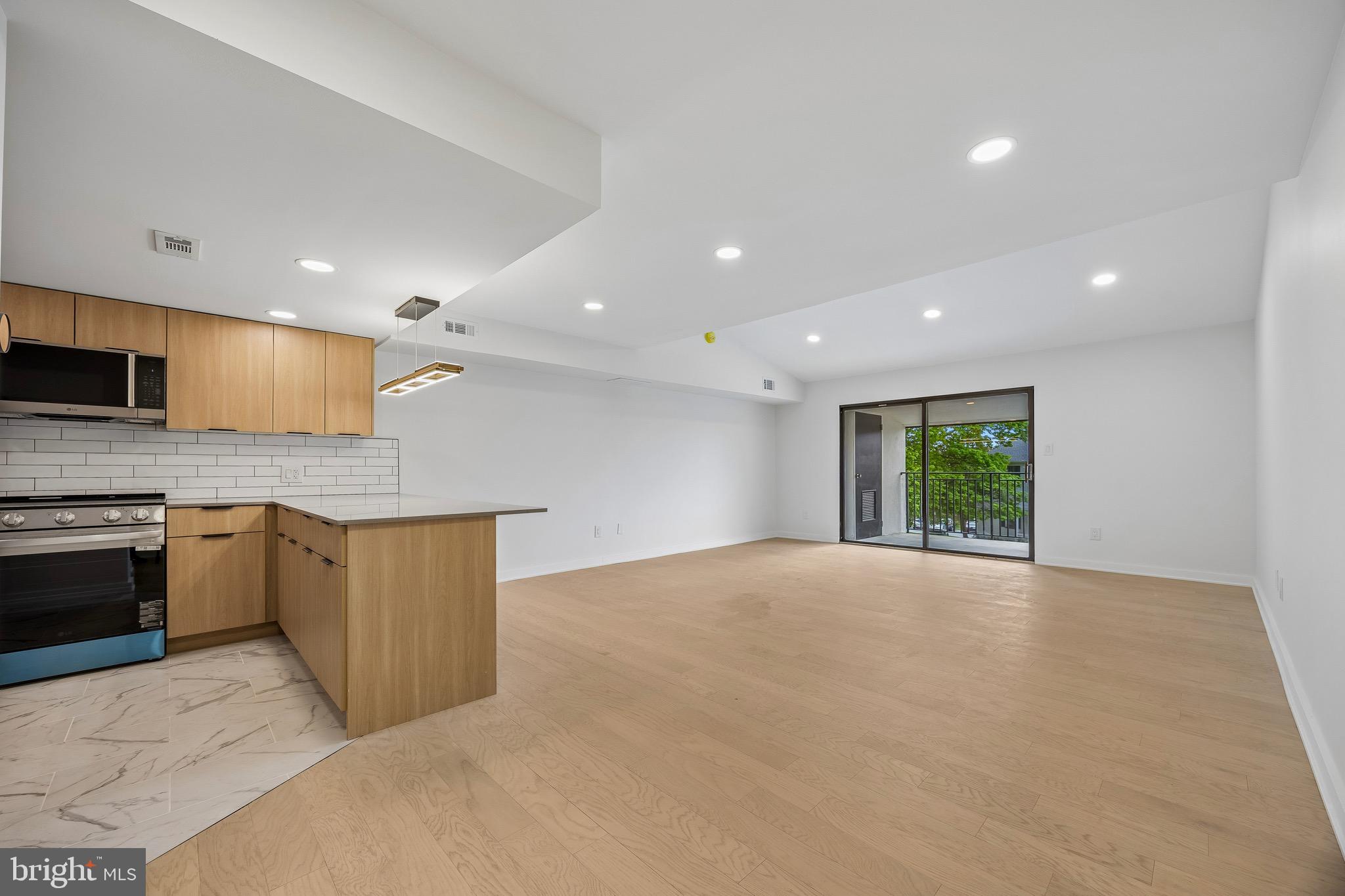 30 N WATERLOO ROAD 5