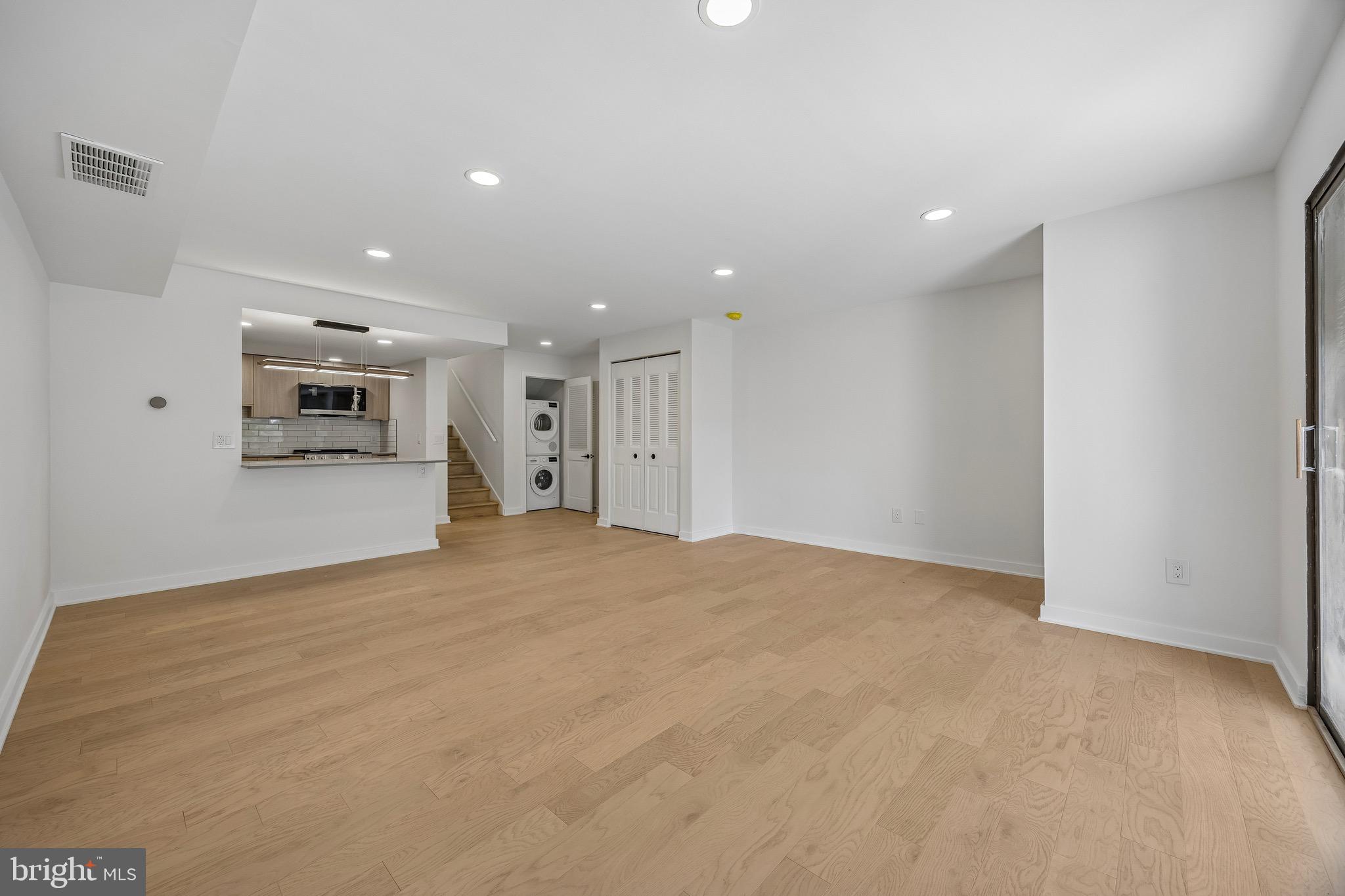 30 N WATERLOO ROAD 5