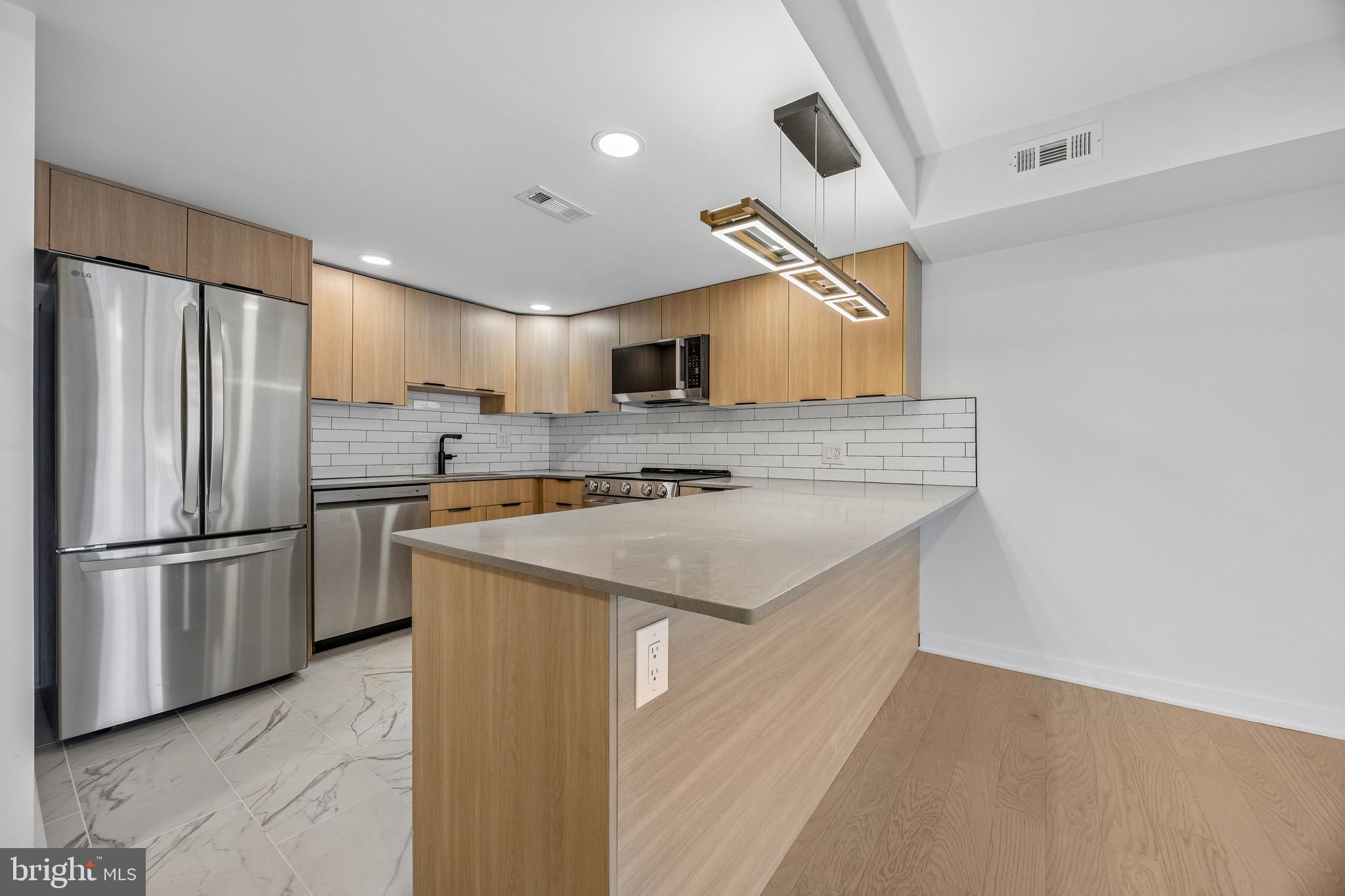 30 N WATERLOO ROAD 5