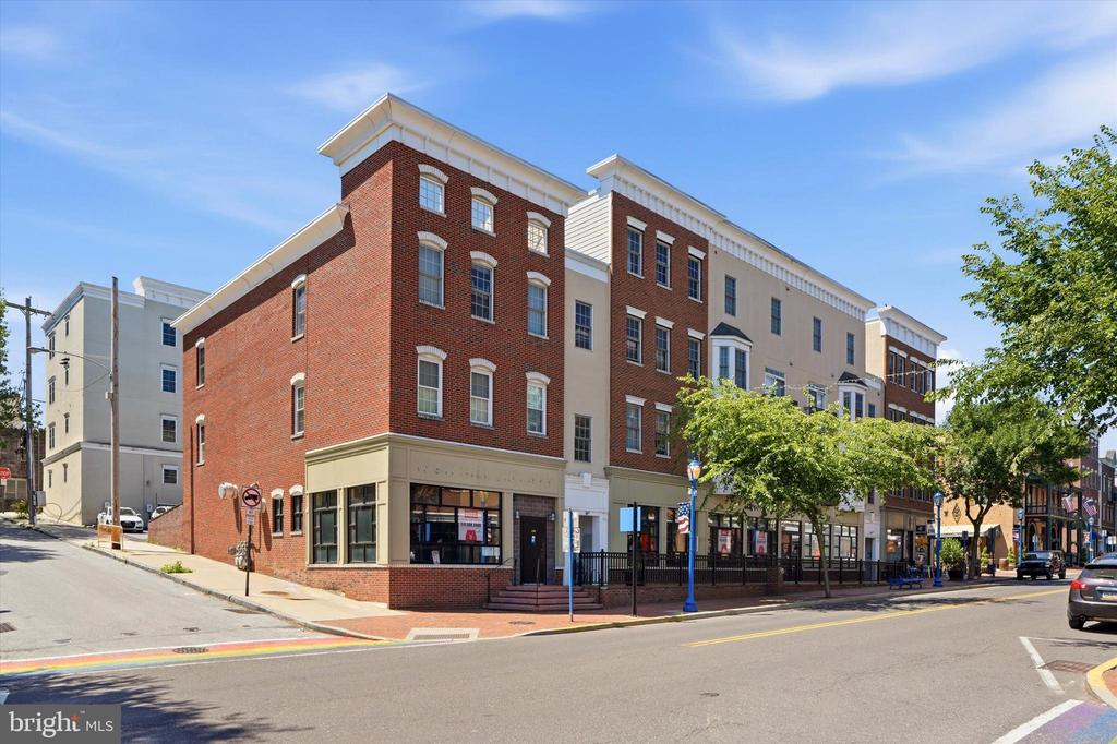 136 BRIDGE STREET Unit: 305