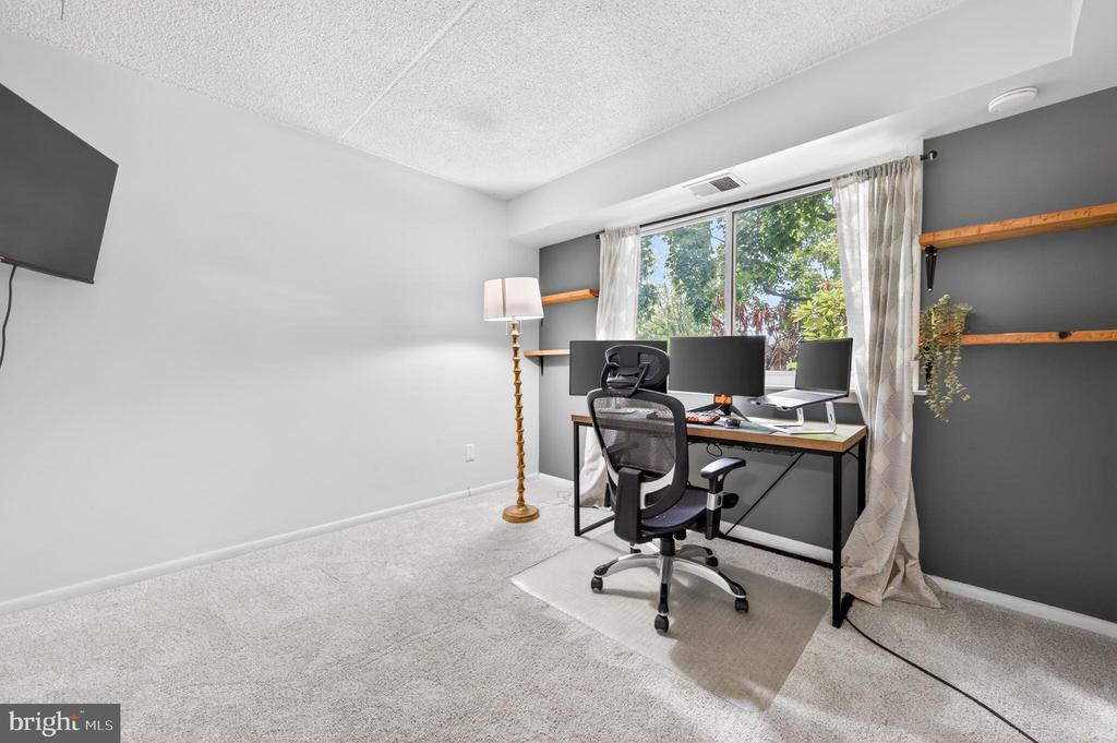 246 SUMMIT HOUSE Unit: 246