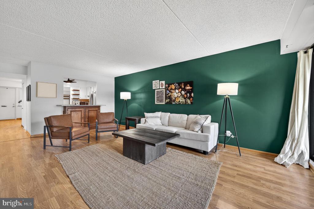 246 SUMMIT HOUSE Unit: 246