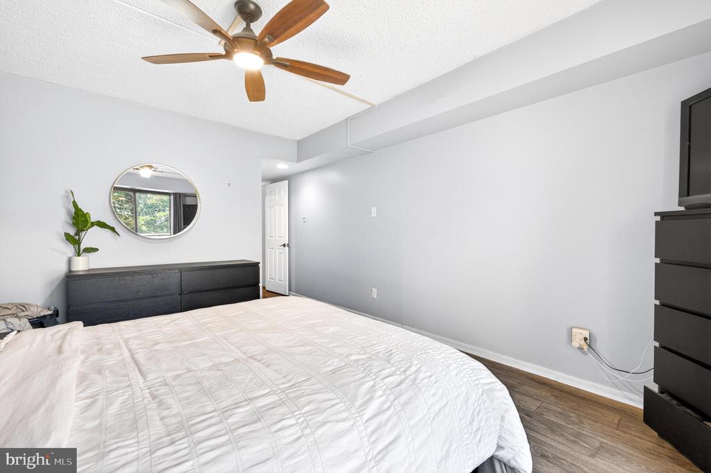 246 SUMMIT HOUSE Unit: 246