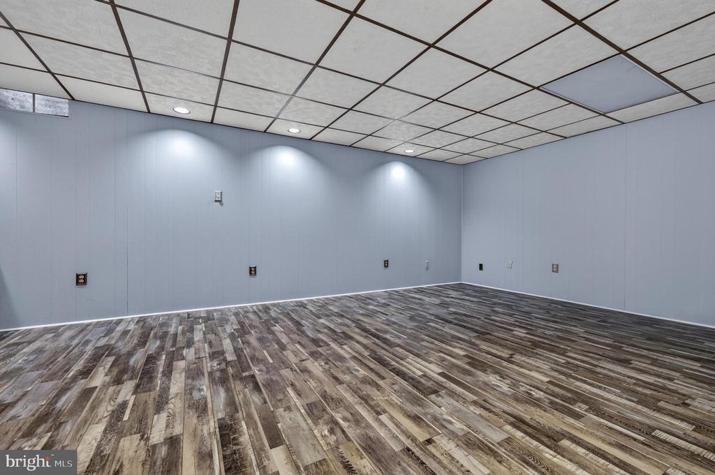 246 SUMMIT HOUSE Unit: 246
