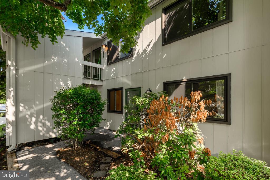 246 SUMMIT HOUSE Unit: 246