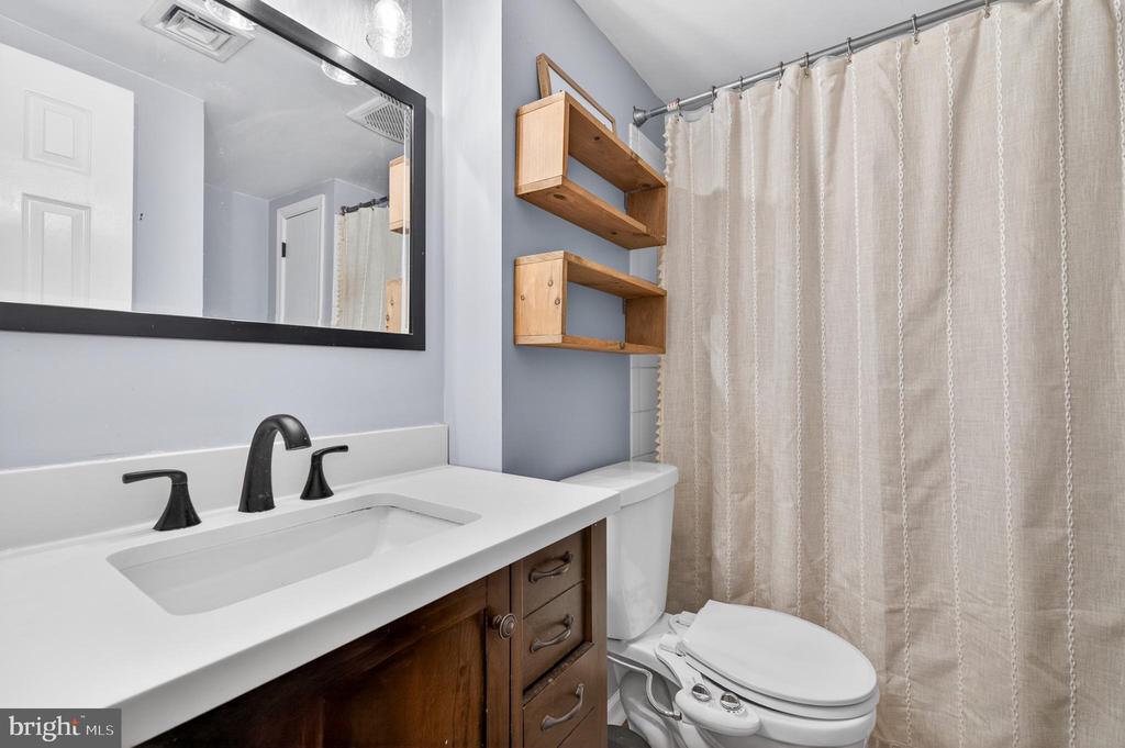 246 SUMMIT HOUSE Unit: 246