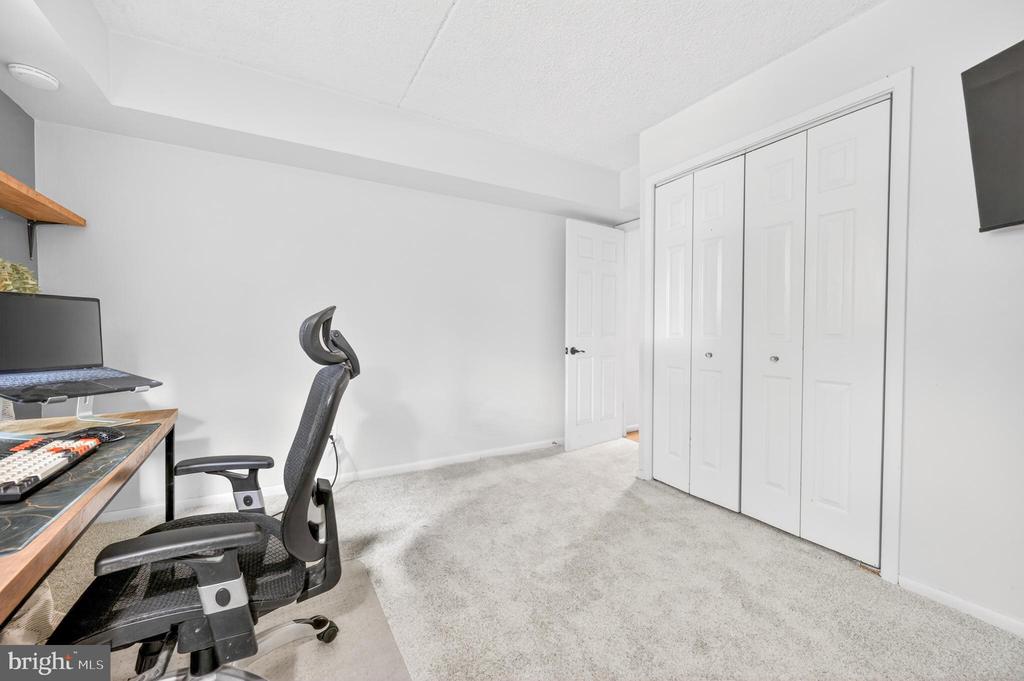 246 SUMMIT HOUSE Unit: 246