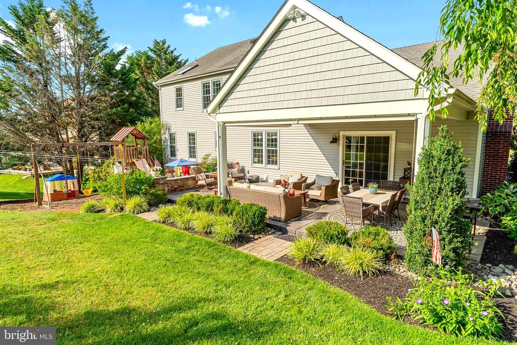 1110 COTSWOLD LANE