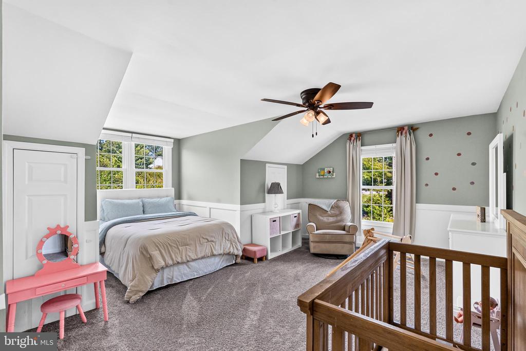 1110 COTSWOLD LANE