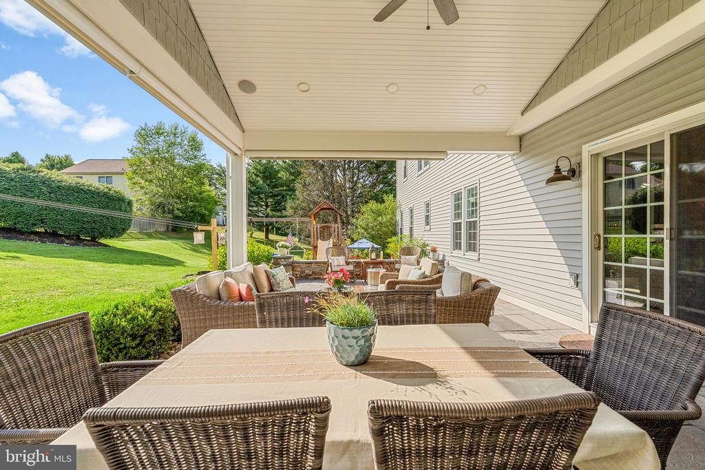 1110 COTSWOLD LANE