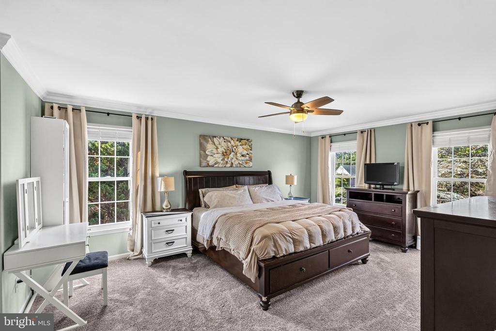 1110 COTSWOLD LANE