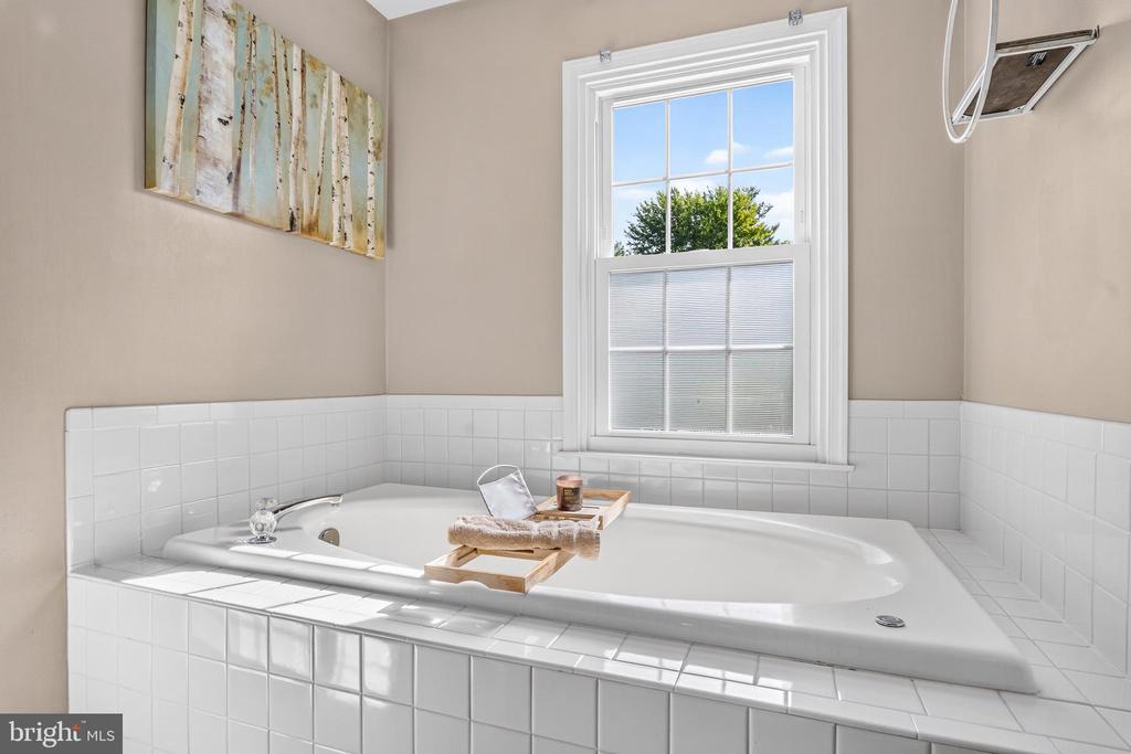 1110 COTSWOLD LANE