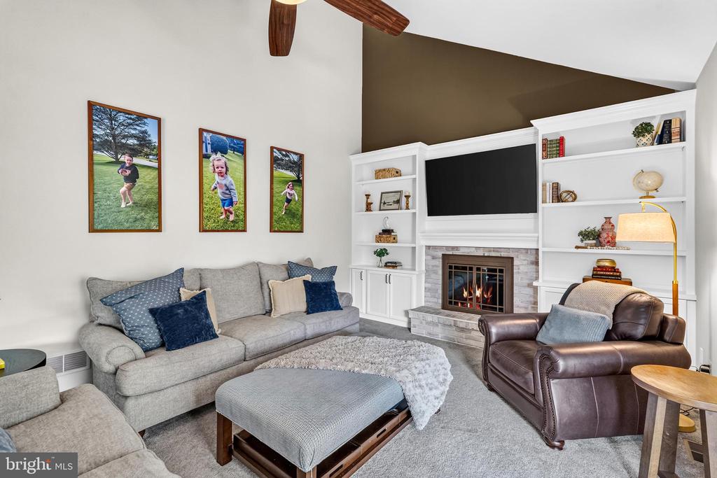 1110 COTSWOLD LANE