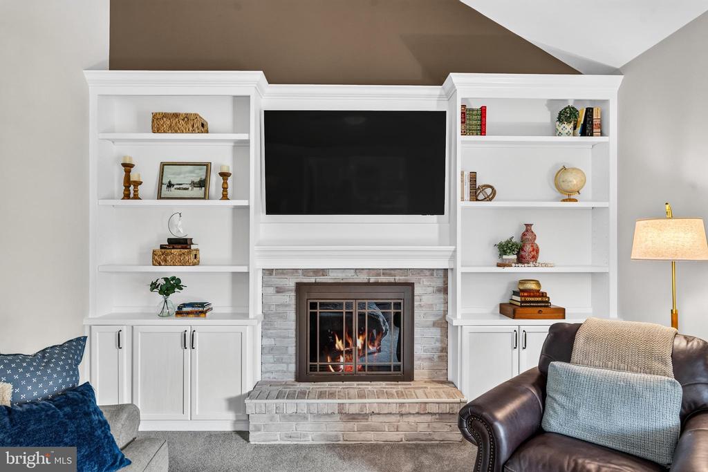 1110 COTSWOLD LANE