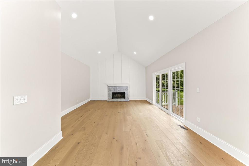 804 WAVERLY ROAD
