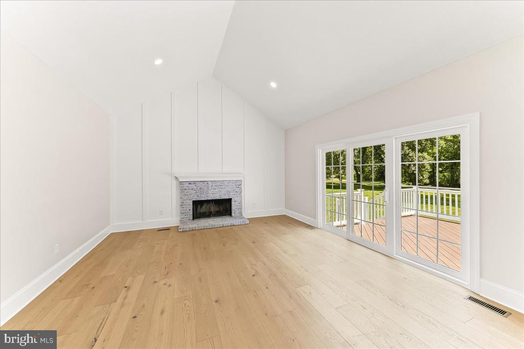 804 WAVERLY ROAD