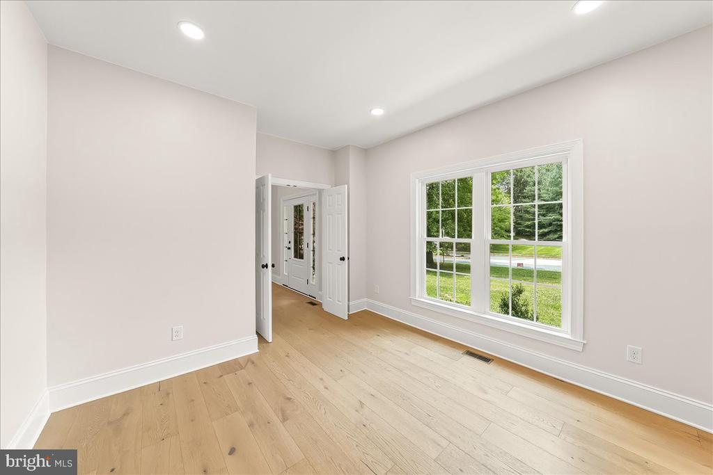 804 WAVERLY ROAD