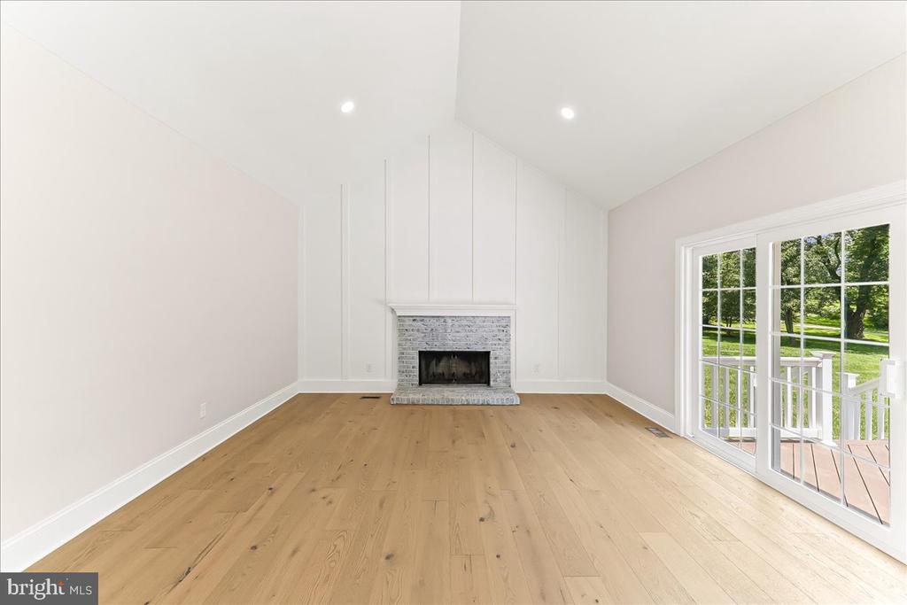 804 WAVERLY ROAD