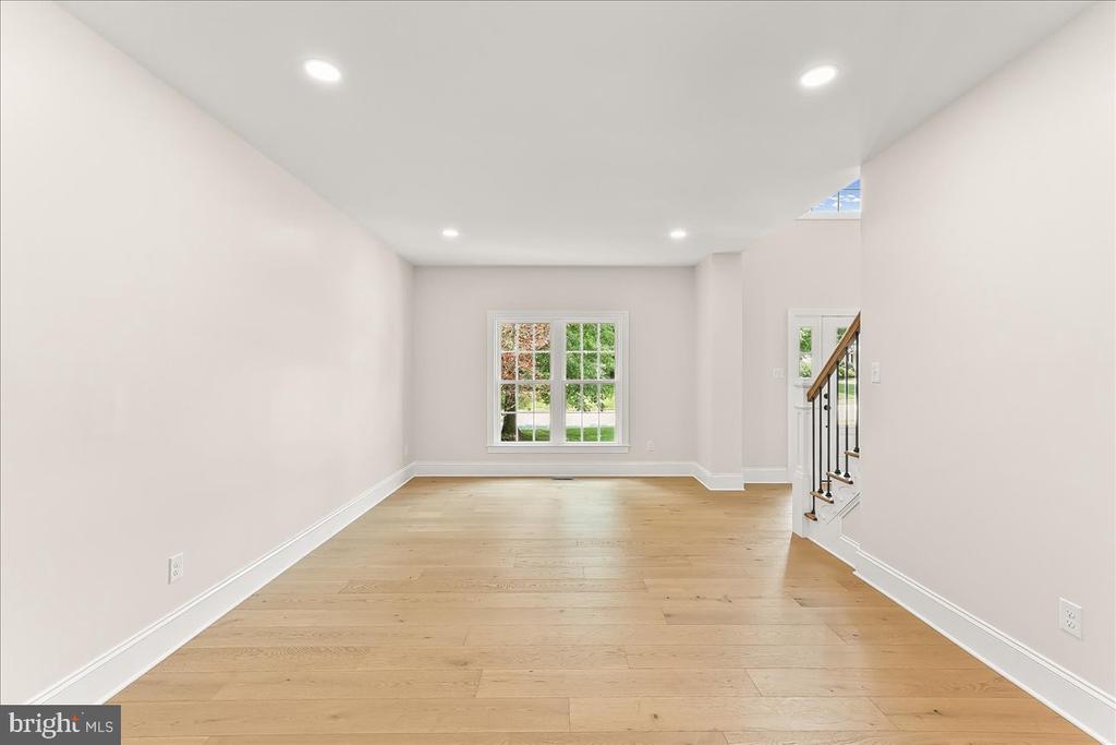 804 WAVERLY ROAD