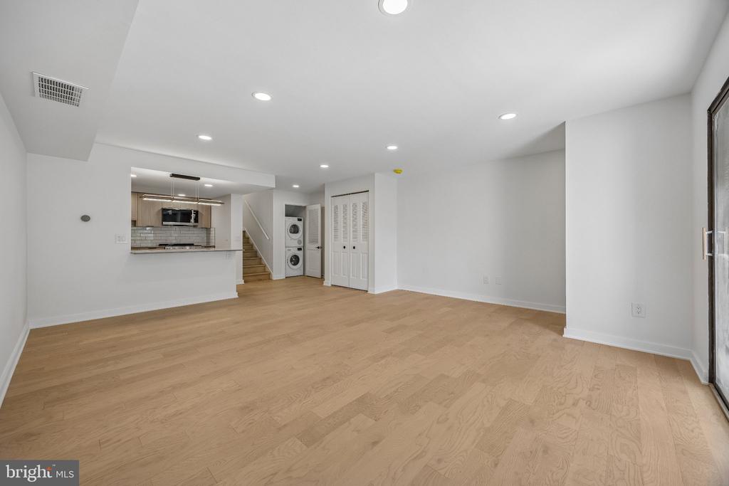 30 N WATERLOO ROAD Unit: 4