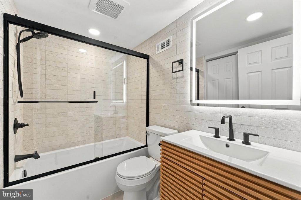 30 N WATERLOO ROAD Unit: 4