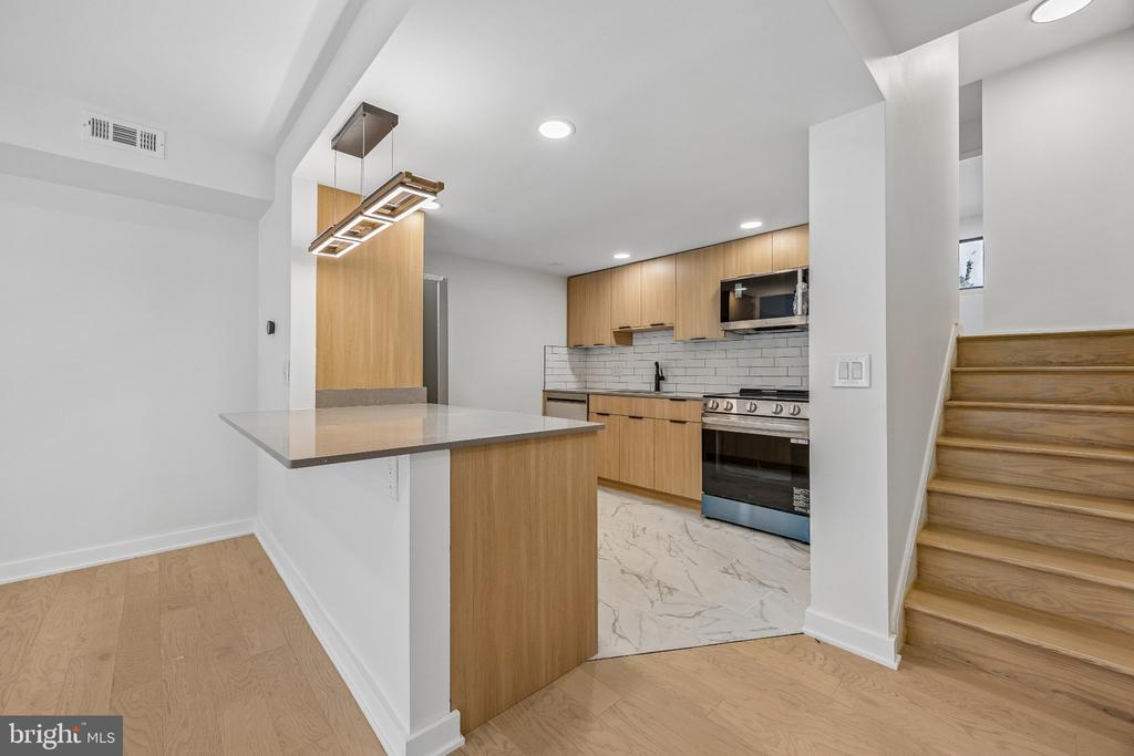 30 N WATERLOO ROAD Unit: 4