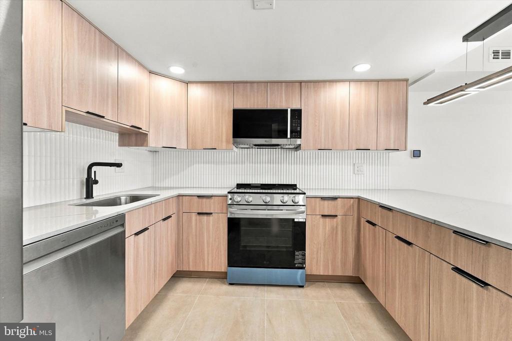 30 N WATERLOO ROAD Unit: 6