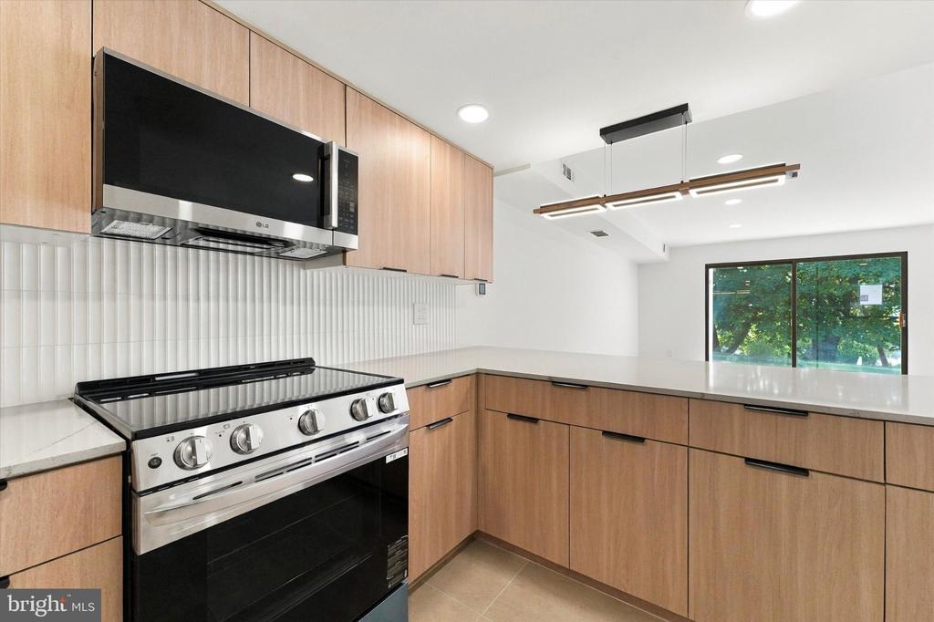 30 N WATERLOO ROAD Unit: 10