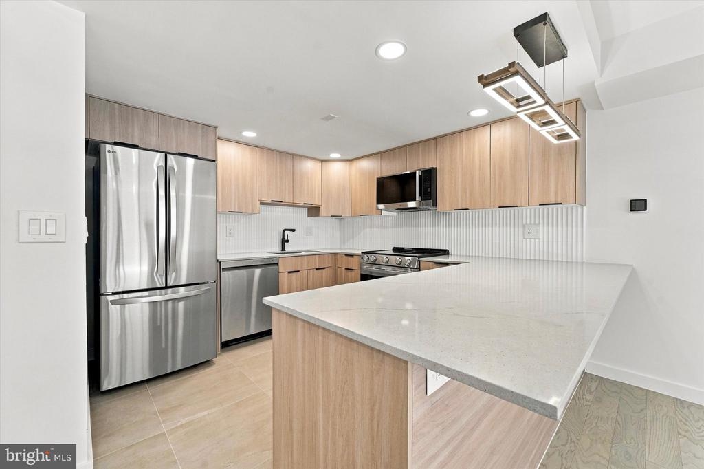 30 N WATERLOO ROAD Unit: 10