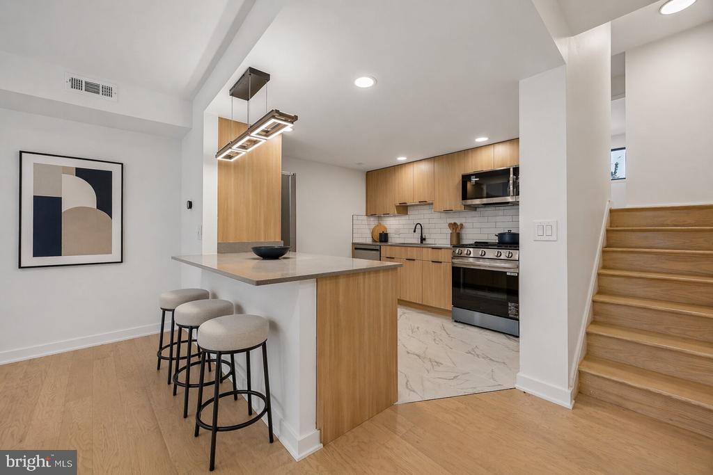 30 N WATERLOO ROAD Unit: 17