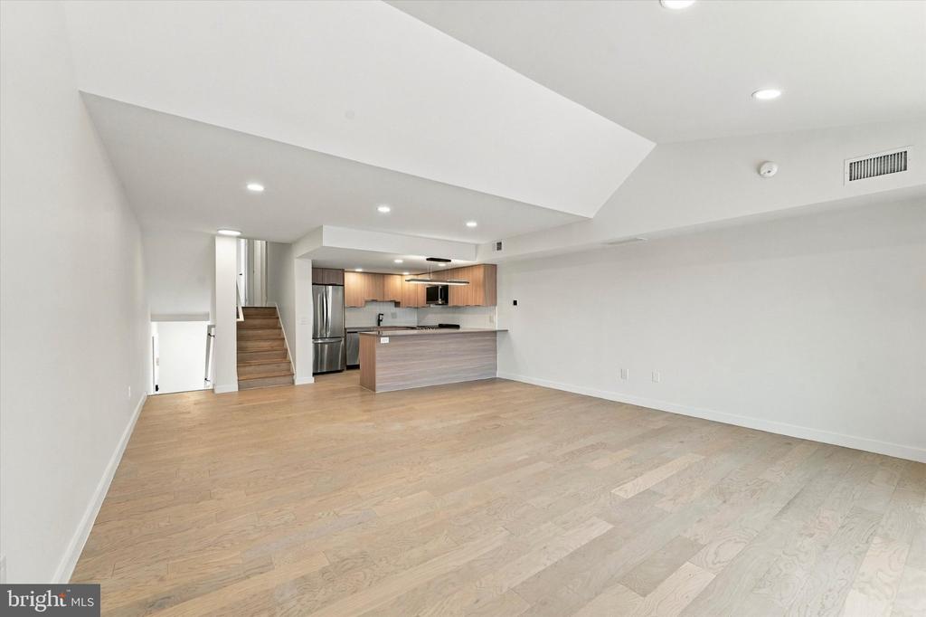 30 N WATERLOO ROAD Unit: 17