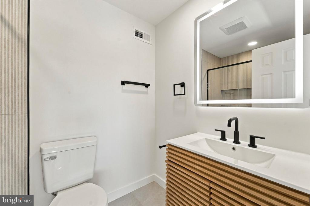 30 N WATERLOO ROAD Unit: 17